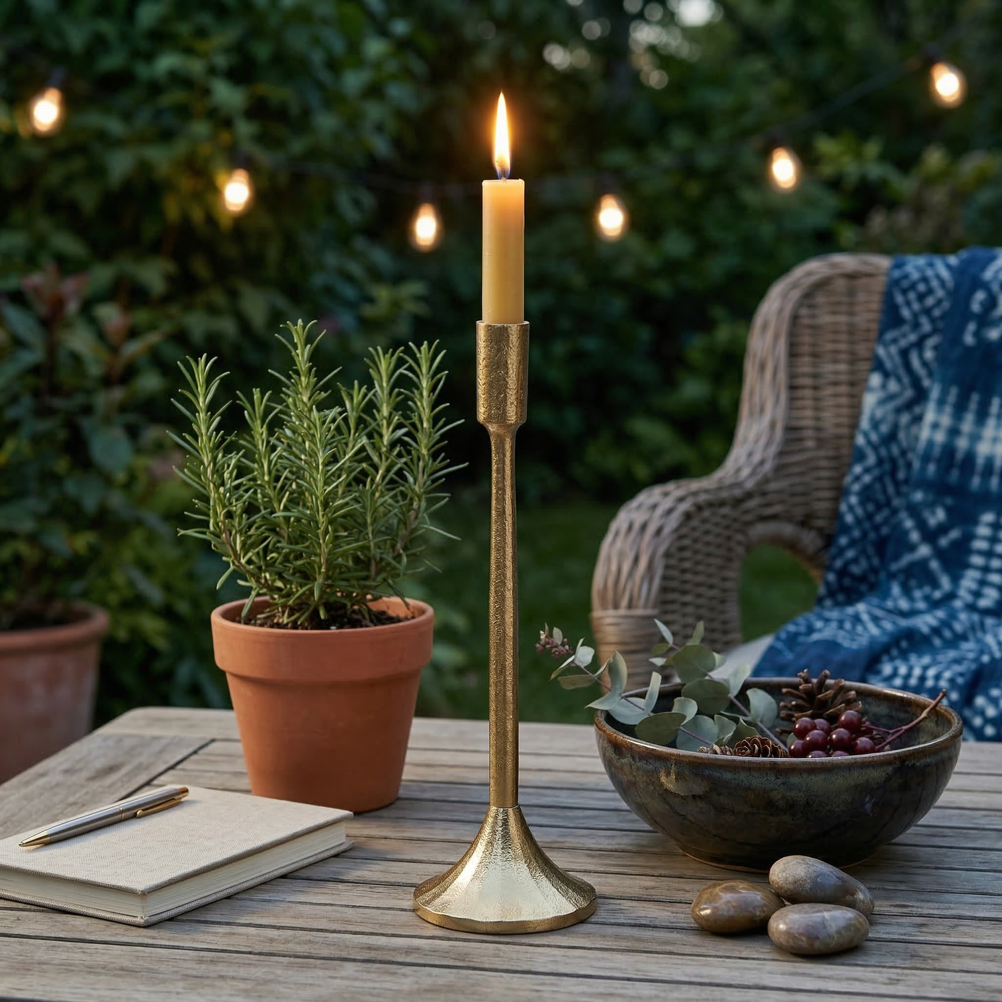 Linear Luxe Candle Accent