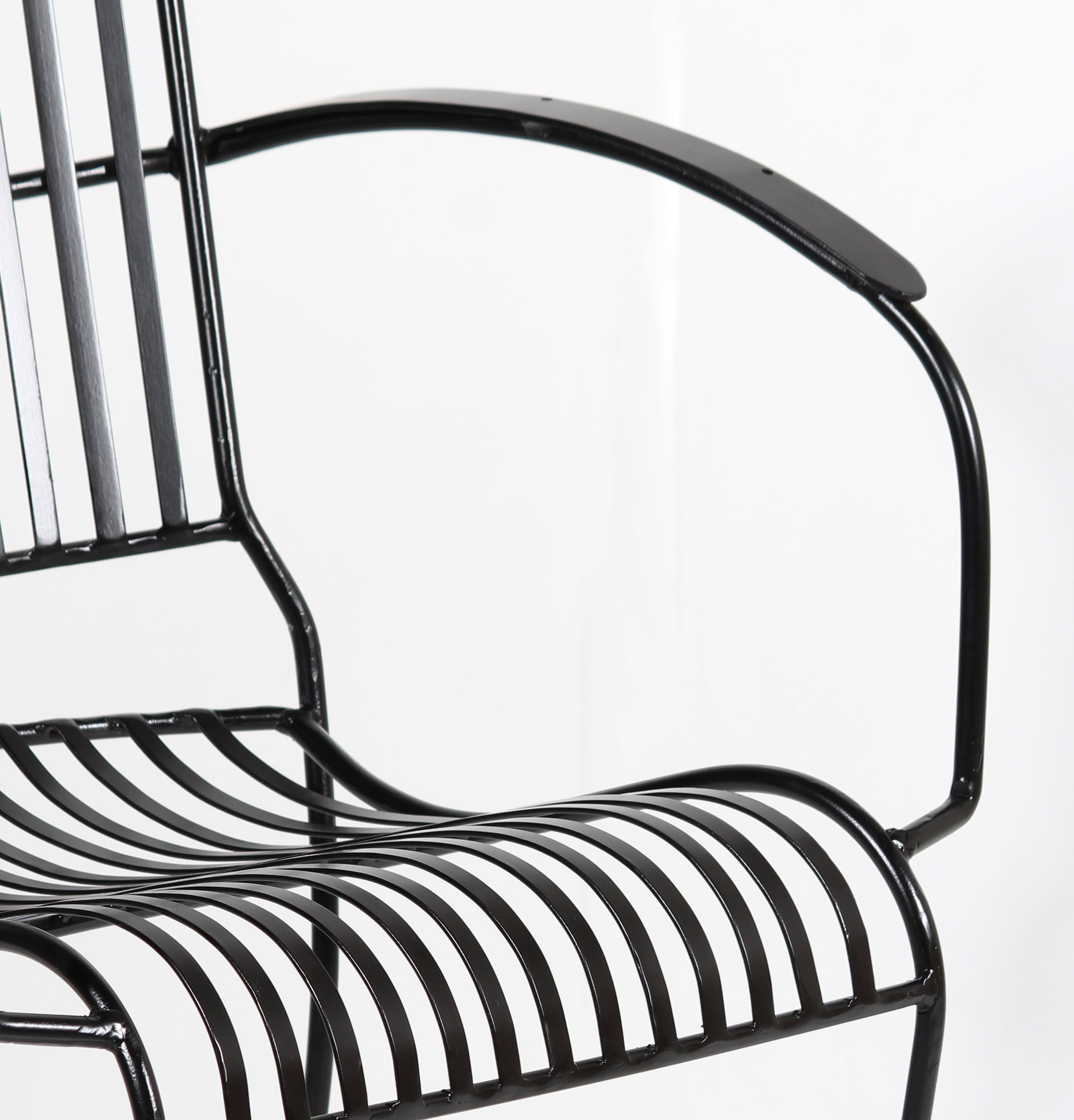 AeroLine Metal Chair