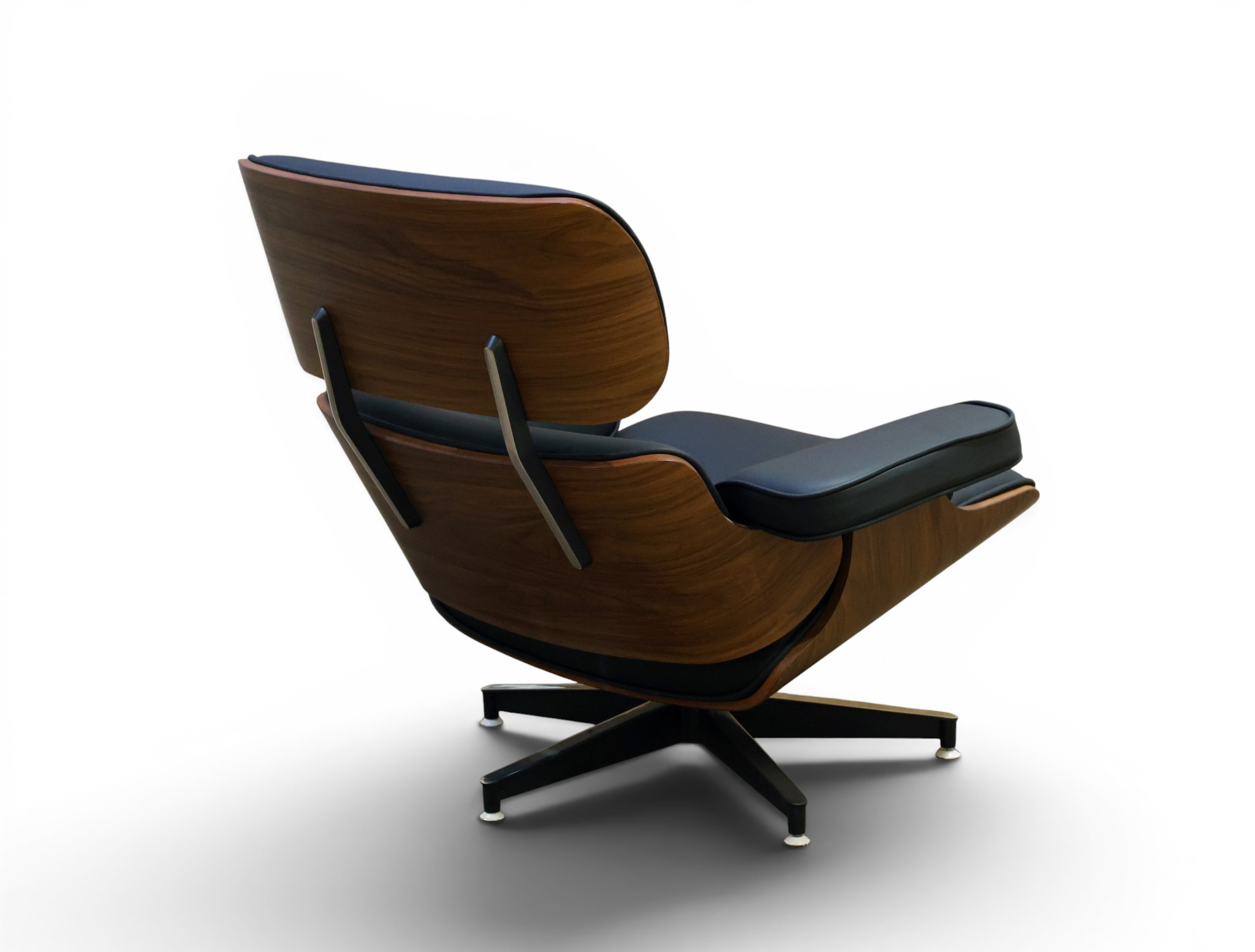 Iconic Tufted Leather Swivel Chair Set